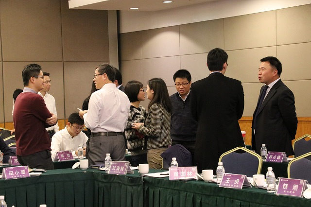 圖：茶歇環(huán)節(jié)嘉賓交流